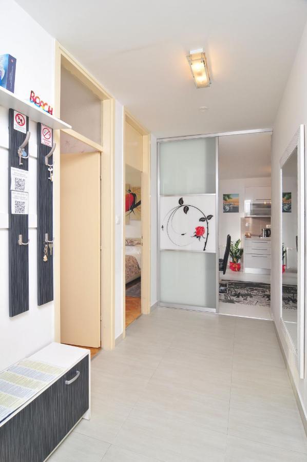 Full Equipped Flat Close To All Split Ngoại thất bức ảnh